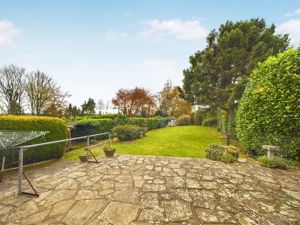 LEVEL REAR GARDEN- click for photo gallery